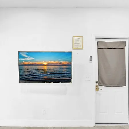 Boutique One Bdrm Close To Aventura Mall & Beach Hallandale Beach Exterior photo