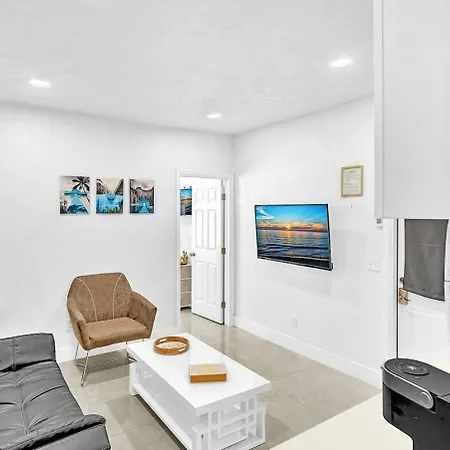 Boutique One Bdrm Close To Aventura Mall & Beach Hallandale Beach Exterior photo